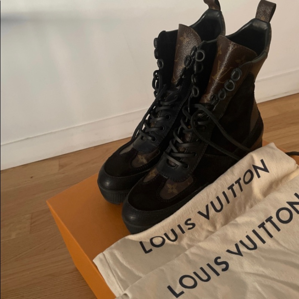 Louis Vuitton laureate platform desert boots size 36.5 US 6.5. 100% authentic.